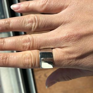 Adjustable silver band ring